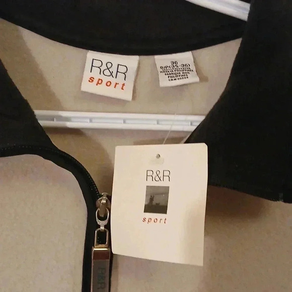 R&R  Sport pull over sweater - Picture 6 of 7